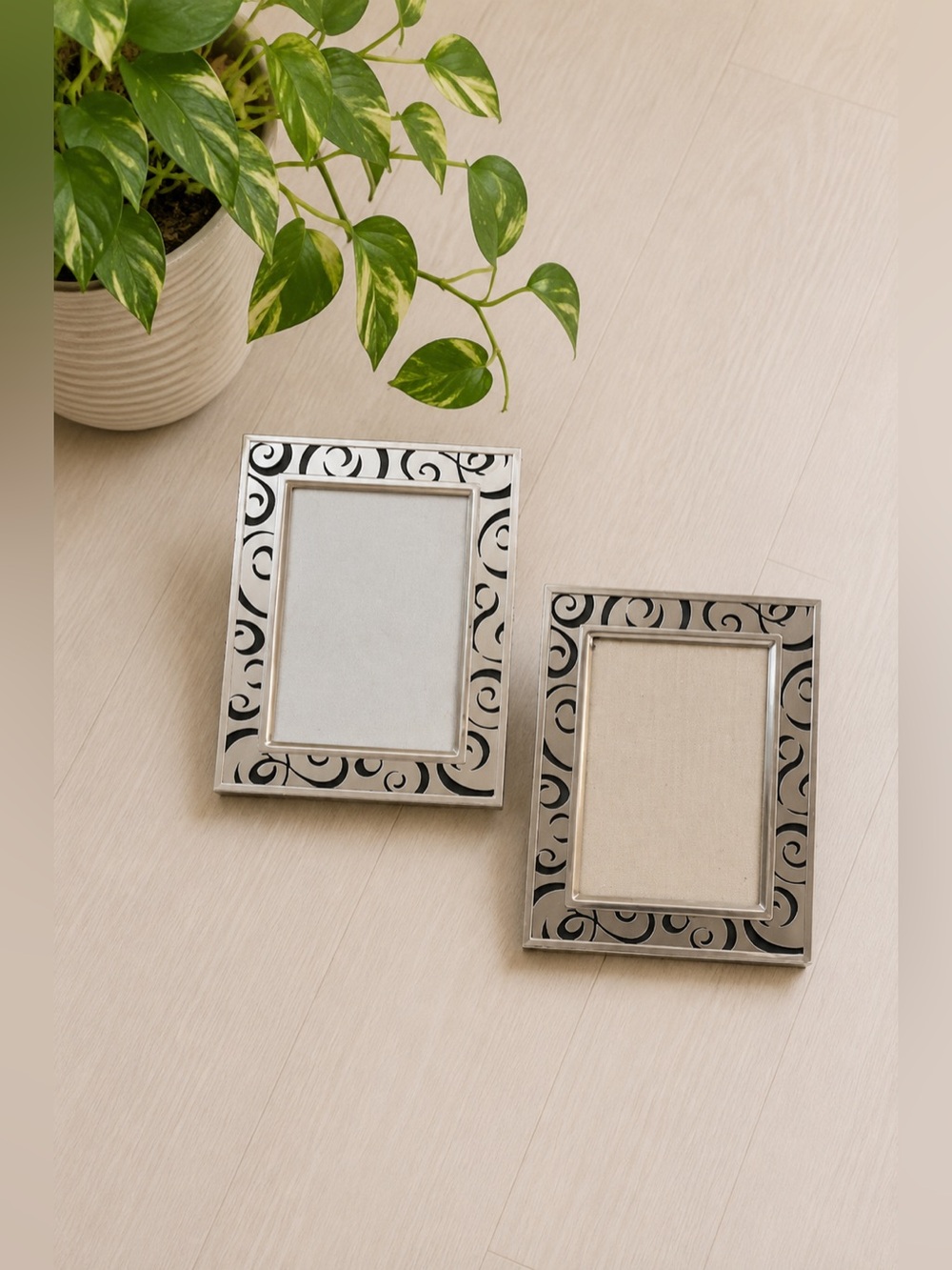 Connoisseur Silver Swirl Picture Frames Set Tabletop Home Decor Gallery